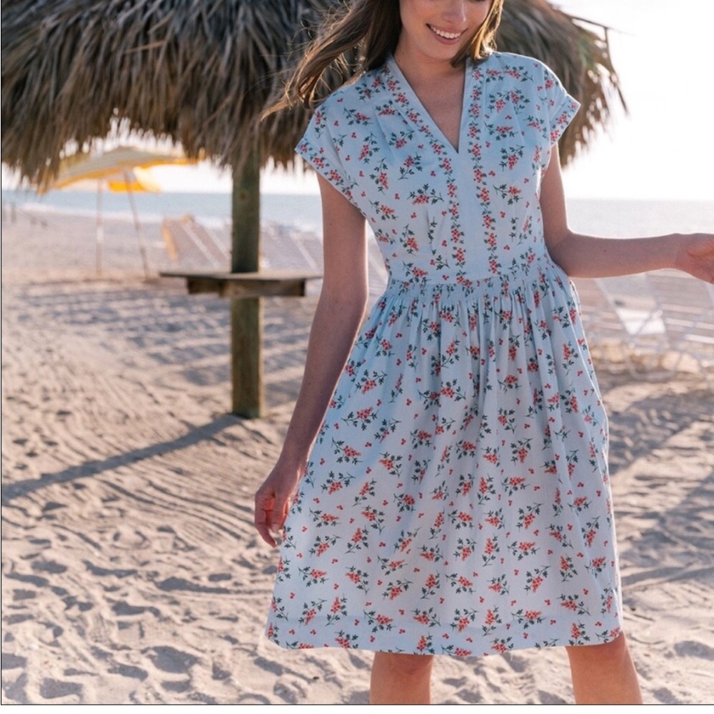 GAL MEETS GLAM Cecily Blue Floral V-Neck Midi Dress with pockets
